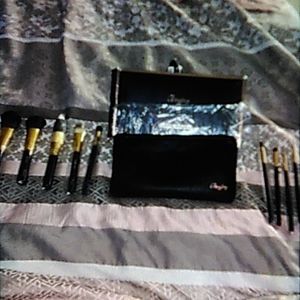 Make brush set with case